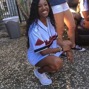 Meet your Posher, Dee